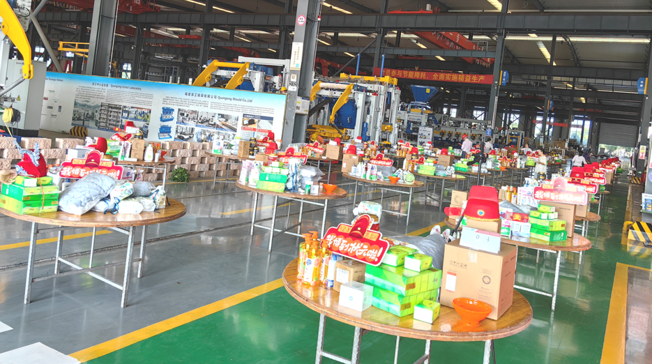 Čudovit Quan Gong | Praznovanje povezanosti in razpravljanje o razvoju