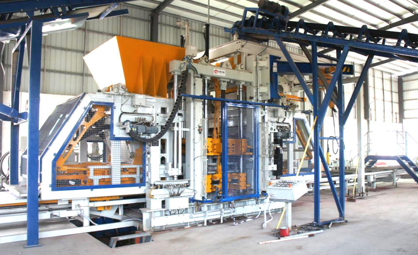 Stroji za opeko Quangong pustijo pečat na južnem Kitajskem – opeke za tlakovanje in opeke v obliki diamanta upravlja en stroj